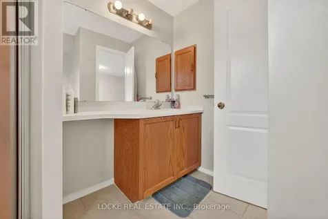 1824 Summerfields Crescent Ottawa ON K1C 7B8
