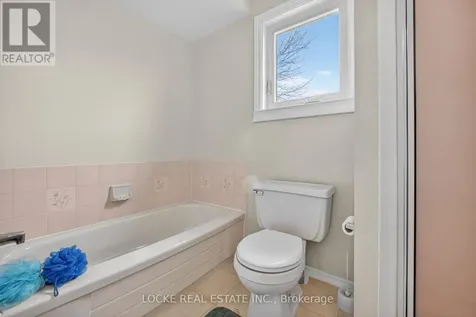 1824 Summerfields Crescent Ottawa ON K1C 7B8