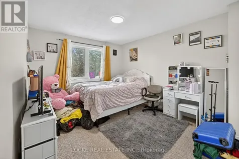 1824 Summerfields Crescent Ottawa ON K1C 7B8
