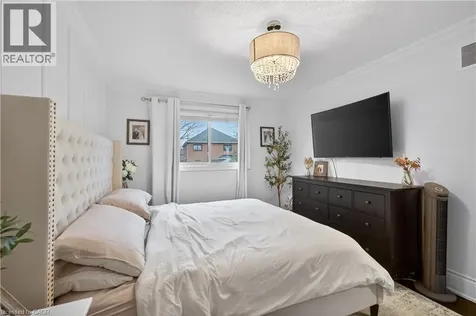 122 Hollybush Drive Hamilton ON L8B 0P1