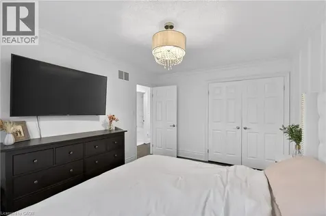 122 Hollybush Drive Hamilton ON L8B 0P1
