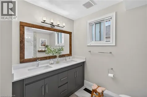 122 Hollybush Drive Hamilton ON L8B 0P1