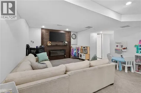 122 Hollybush Drive Hamilton ON L8B 0P1