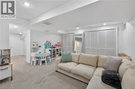 122 Hollybush Drive Hamilton ON L8B 0P1