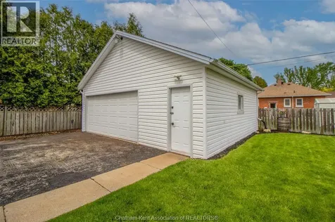 135 Alexandra Avenue Chatham ON N7M 1Y4