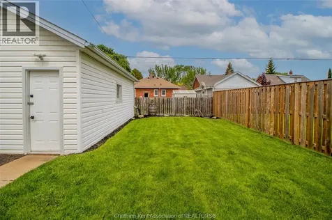 135 Alexandra Avenue Chatham ON N7M 1Y4