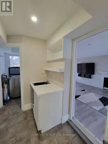 112 Clovelly Road Tecumseh ON N8N 1G1