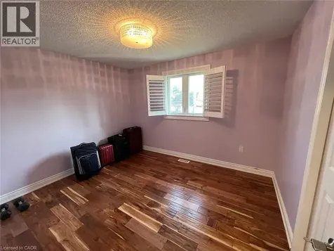 831 Queensdale Avenue East Hamilton ON L8V 1M7