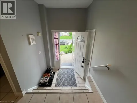 831 Queensdale Avenue East Hamilton ON L8V 1M7