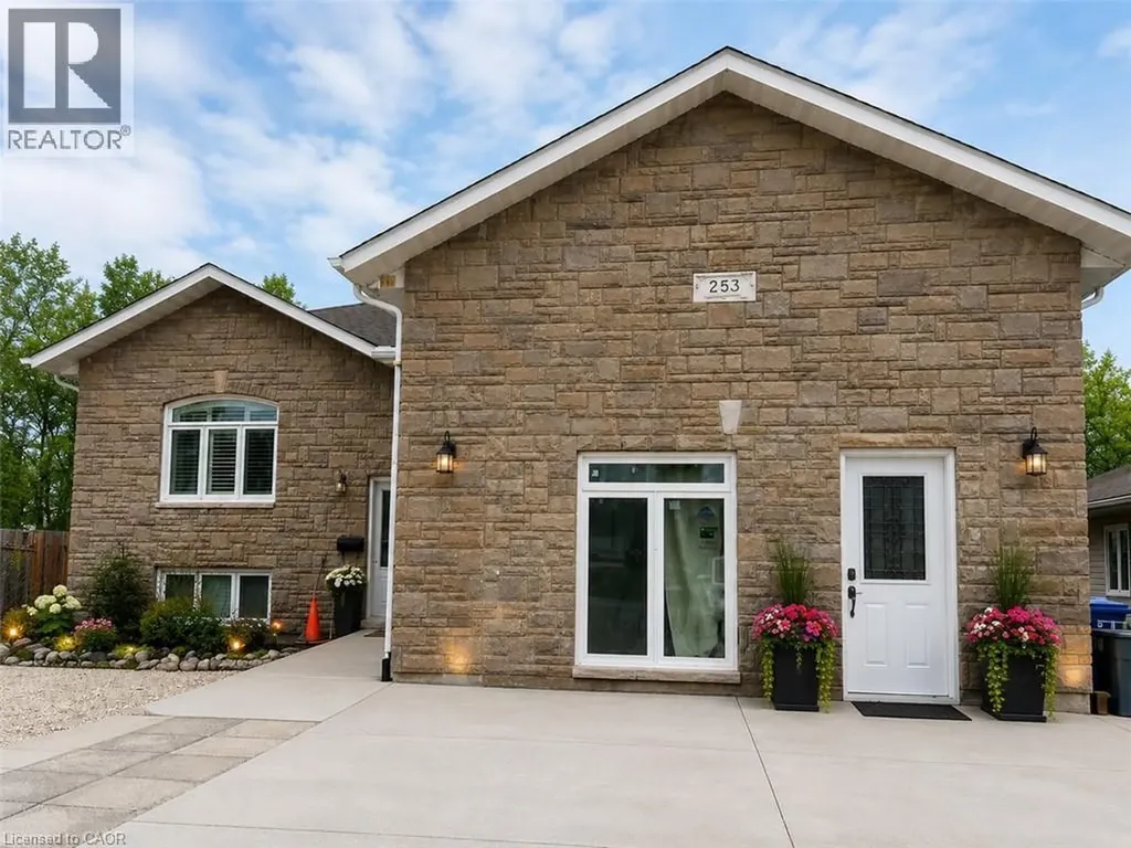 253 Kingsway Avenue North Bay ON P1B 7V5