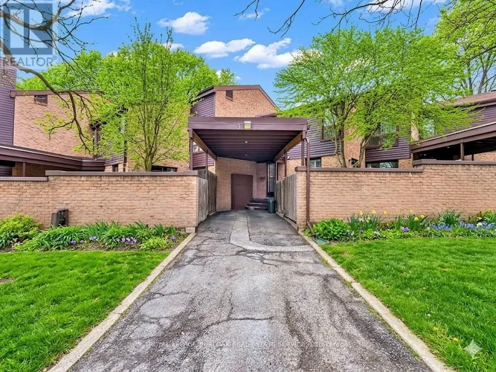 28 Underhill Crescent Kitchener ON N2A 2S8