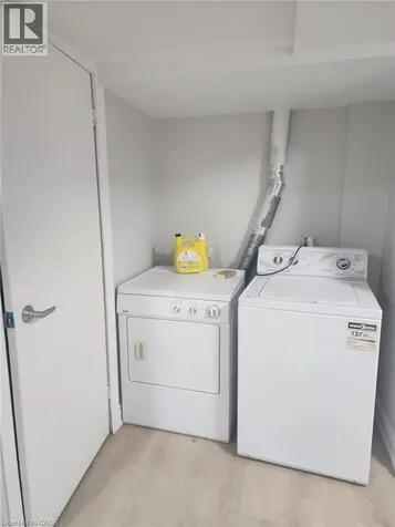 275 Kingswood Drive Kitchener ON N2E 1S1