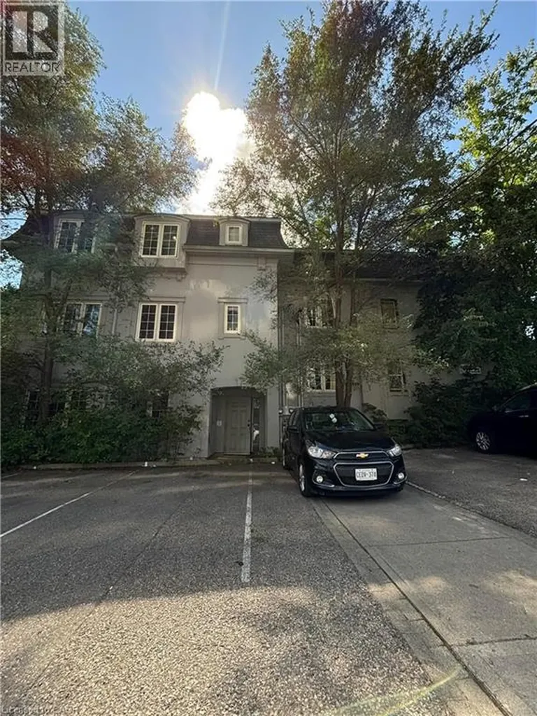 124 King Street North Waterloo ON N2J 2X8