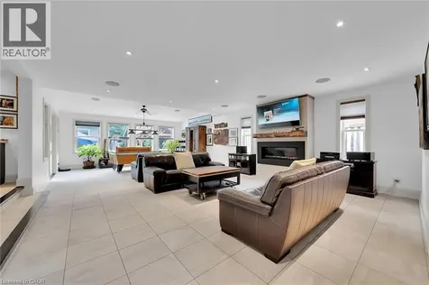 404 Mountain Brow Boulevard East Hamilton ON L8T 1A7