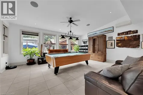 404 Mountain Brow Boulevard East Hamilton ON L8T 1A7