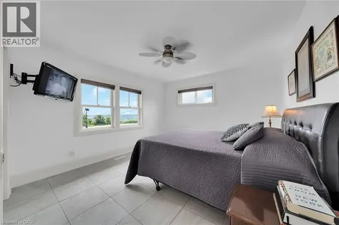 404 Mountain Brow Boulevard East Hamilton ON L8T 1A7
