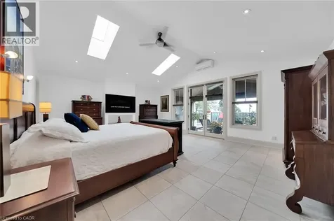 404 Mountain Brow Boulevard East Hamilton ON L8T 1A7