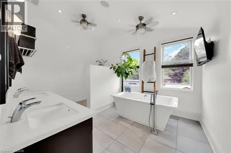 404 Mountain Brow Boulevard East Hamilton ON L8T 1A7