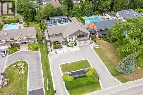 404 Mountain Brow Boulevard East Hamilton ON L8T 1A7