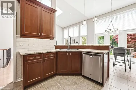 2178 Berwick Drive Burlington ON L7M 5C2