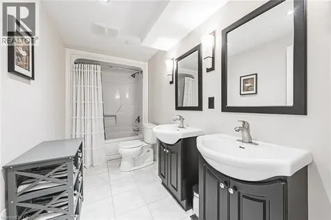 2178 Berwick Drive Burlington ON L7M 5C2