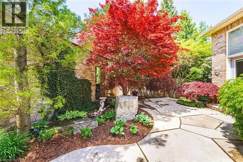 2178 Berwick Drive Burlington ON L7M 5C2