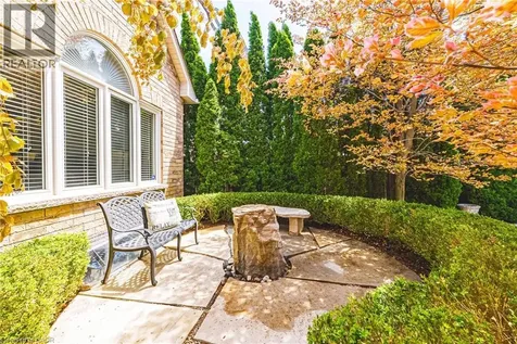 2178 Berwick Drive Burlington ON L7M 5C2