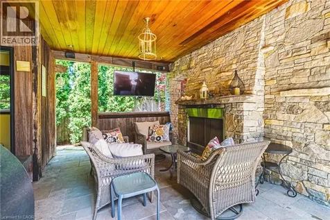 2178 Berwick Drive Burlington ON L7M 5C2