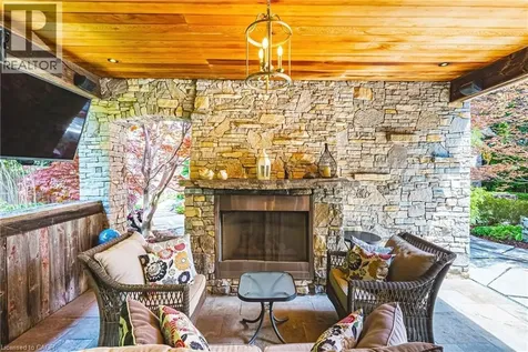 2178 Berwick Drive Burlington ON L7M 5C2