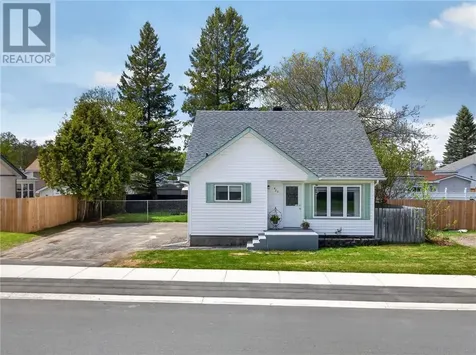 527 Mead Boulevard Espanola ON