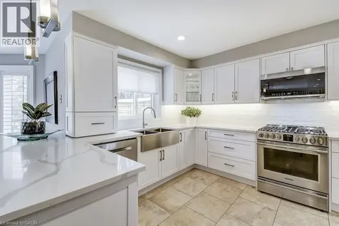 2080 Mckerlie Crescent Burlington ON L7M 4E8