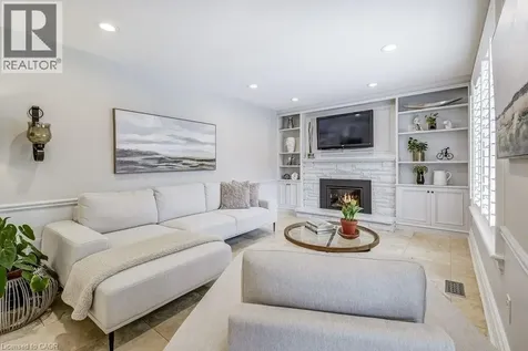2080 Mckerlie Crescent Burlington ON L7M 4E8