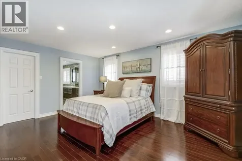 2080 Mckerlie Crescent Burlington ON L7M 4E8