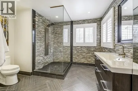 2080 Mckerlie Crescent Burlington ON L7M 4E8