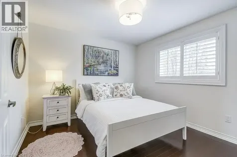 2080 Mckerlie Crescent Burlington ON L7M 4E8