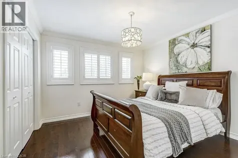 2080 Mckerlie Crescent Burlington ON L7M 4E8
