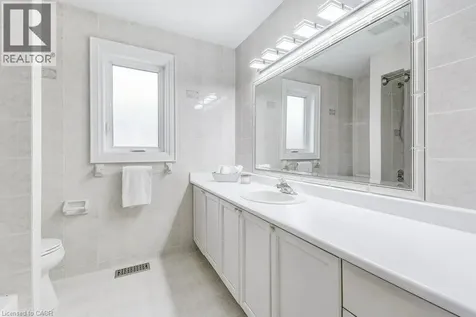 2080 Mckerlie Crescent Burlington ON L7M 4E8