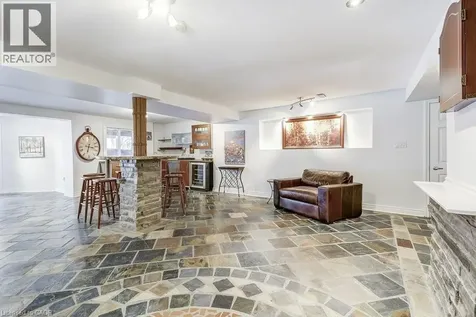 2080 Mckerlie Crescent Burlington ON L7M 4E8