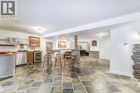 2080 Mckerlie Crescent Burlington ON L7M 4E8