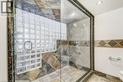 2080 Mckerlie Crescent Burlington ON L7M 4E8