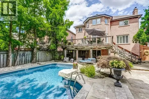 2080 Mckerlie Crescent Burlington ON L7M 4E8