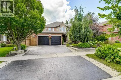 2080 Mckerlie Crescent Burlington ON L7M 4E8