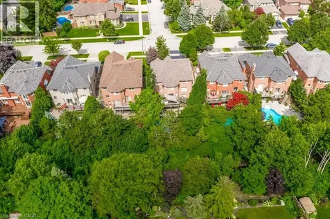 2080 Mckerlie Crescent Burlington ON L7M 4E8
