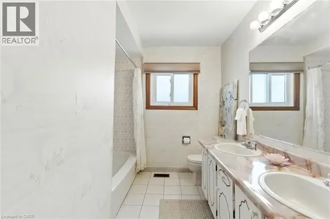 39 Megna Court Hamilton ON L9C 6Y6