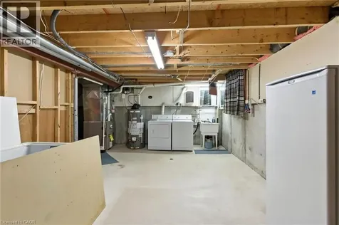 39 Megna Court Hamilton ON L9C 6Y6