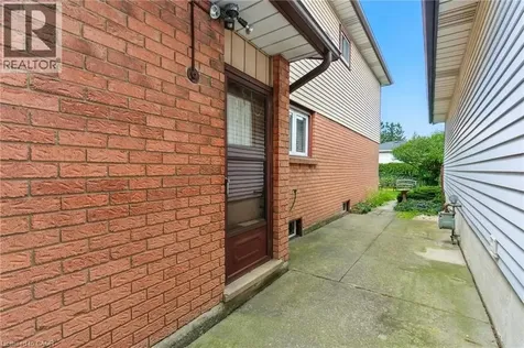 39 Megna Court Hamilton ON L9C 6Y6