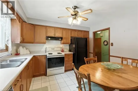 39 Megna Court Hamilton ON L9C 6Y6