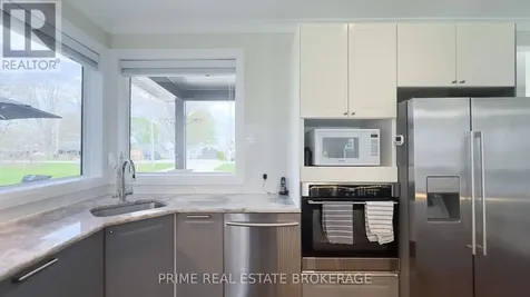 5329 Broadview Avenue Lambton Shores ON N0N 1J7