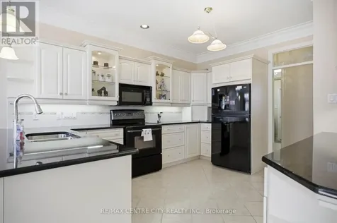 6 Huntington Terrace St. Thomas ON N5R 6H1