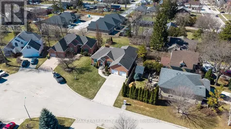 6 Huntington Terrace St. Thomas ON N5R 6H1